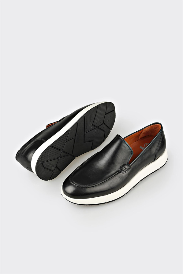Siyah deri kalın tabanlı erkek loafer, rahat kullanım için - Elle Shoes