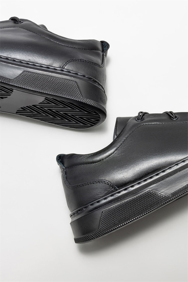 Siyah deri erkek günlük ayakkabı, günlük kullanım için - Elle Shoes
