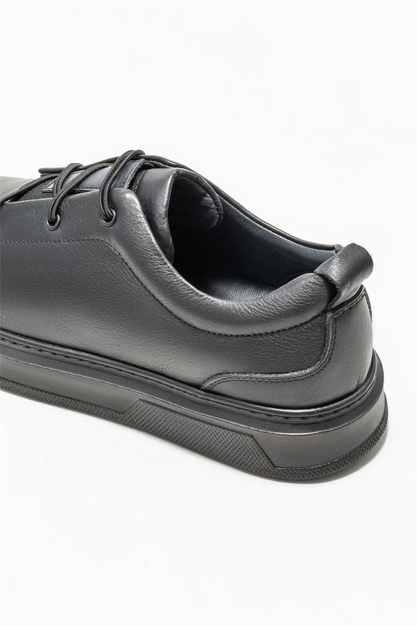 Siyah deri erkek günlük ayakkabı, günlük kullanım için - Elle Shoes