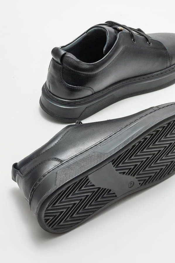 Siyah deri erkek günlük ayakkabı, günlük kullanım için - Elle Shoes