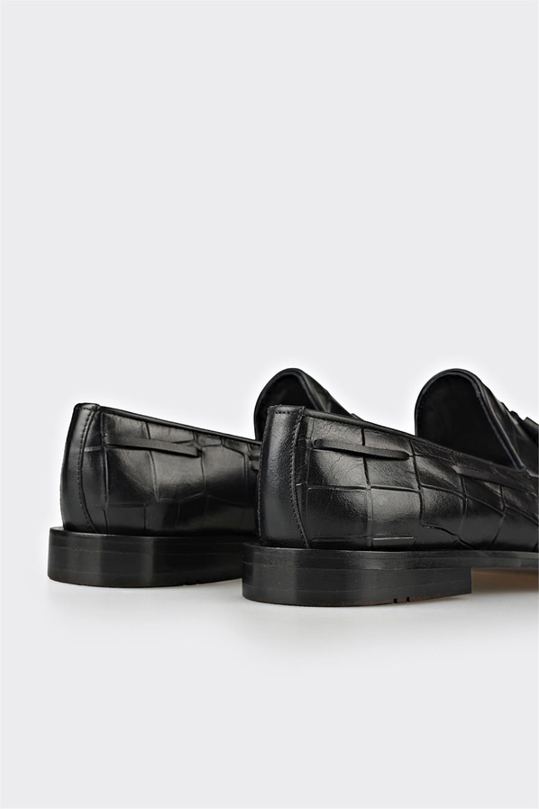 Siyah deri püsküllü kroko dokulu erkek loafer, klasik stil için - Elle Shoes