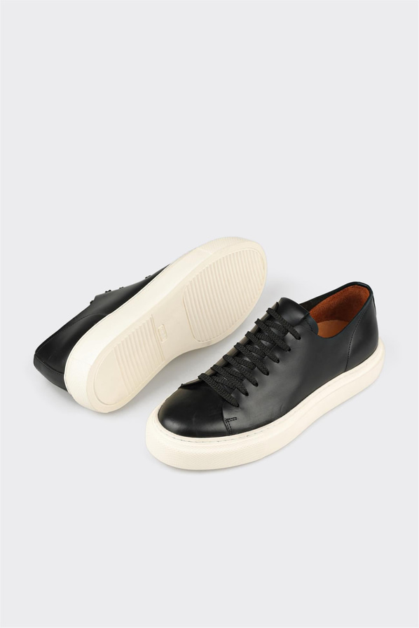 Siyah deri erkek spor ayakkabı, rahat kullanım için - Elle Shoes