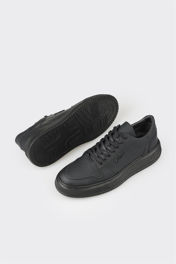 Siyah deri erkek spor ayakkabı, klasik stil için - Elle Shoes