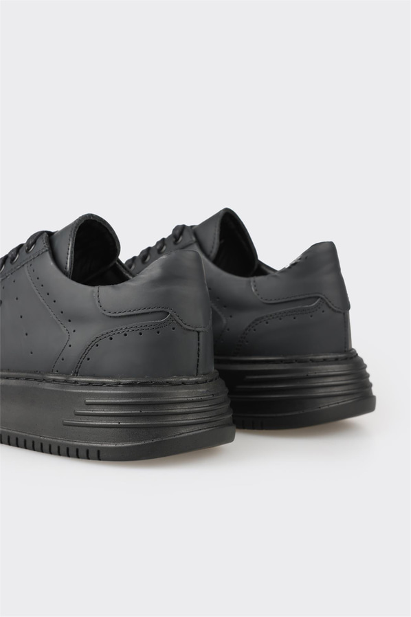 Siyah deri erkek spor ayakkabı, klasik stil için - Elle Shoes