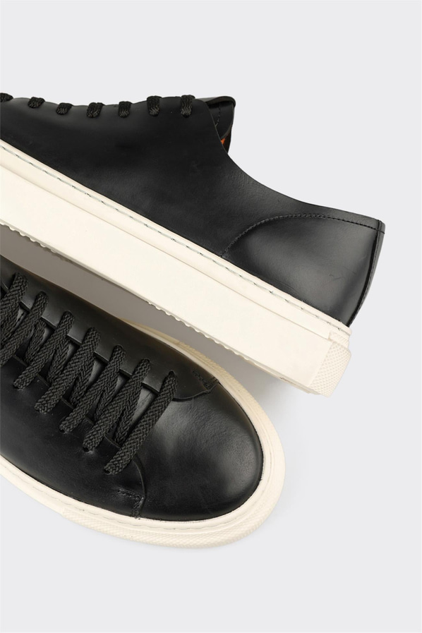 Siyah deri erkek spor ayakkabı, rahat kullanım için - Elle Shoes