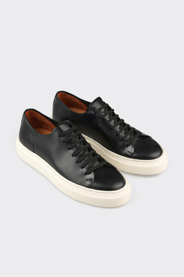 Siyah deri erkek spor ayakkabı, rahat kullanım için - Elle Shoes