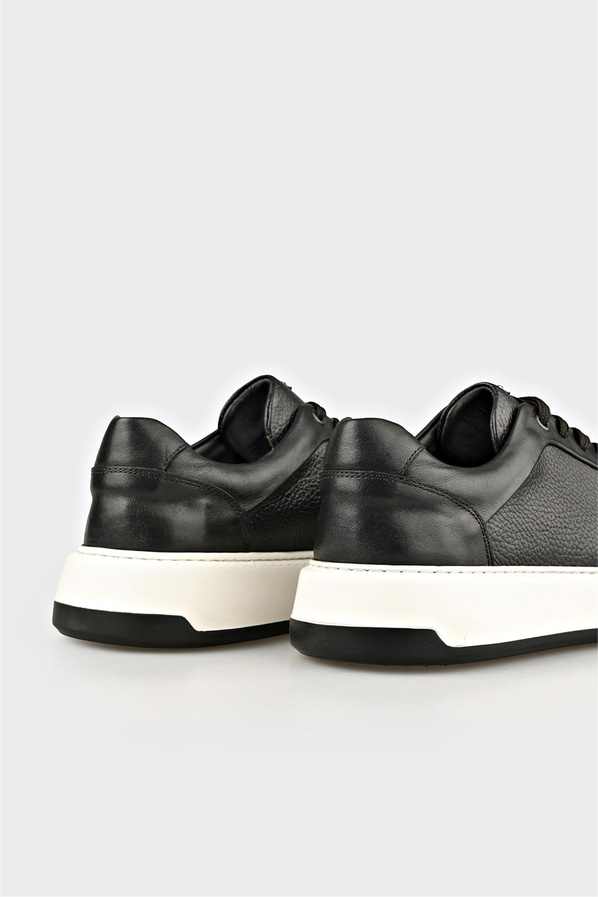 Siyah deri erkek spor ayakkabı, rahat kullanım için - Elle Shoes