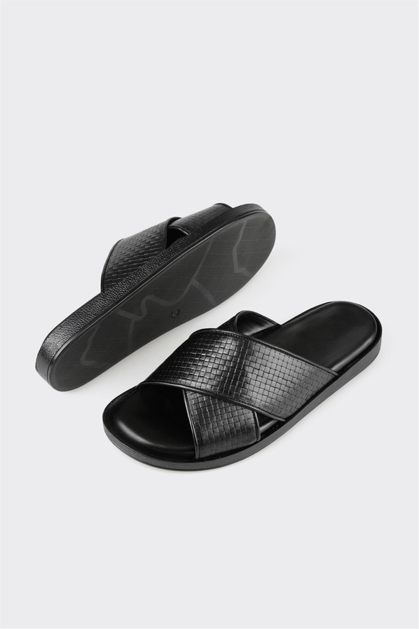 Siyah deri ve hasır dokulu erkek terlik, rahat kullanım için - Elle Shoes