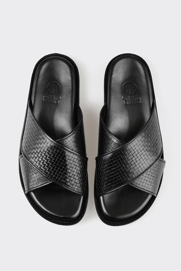 Siyah deri ve hasır dokulu erkek terlik, rahat kullanım için - Elle Shoes