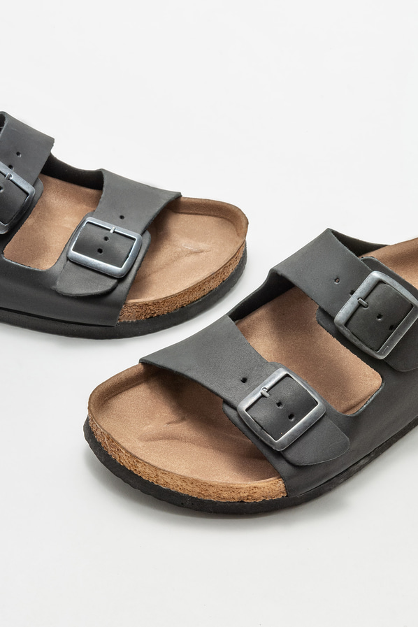 Siyah deri tokalı erkek terlik, rahat kullanım için - Elle Shoes