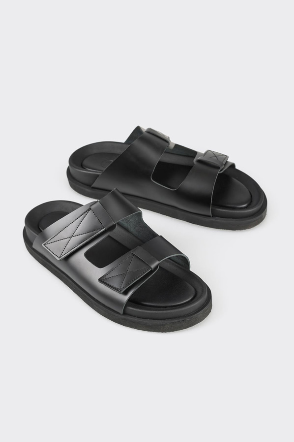 Siyah deri bantlı erkek terlik, rahat kullanım için - Elle Shoes