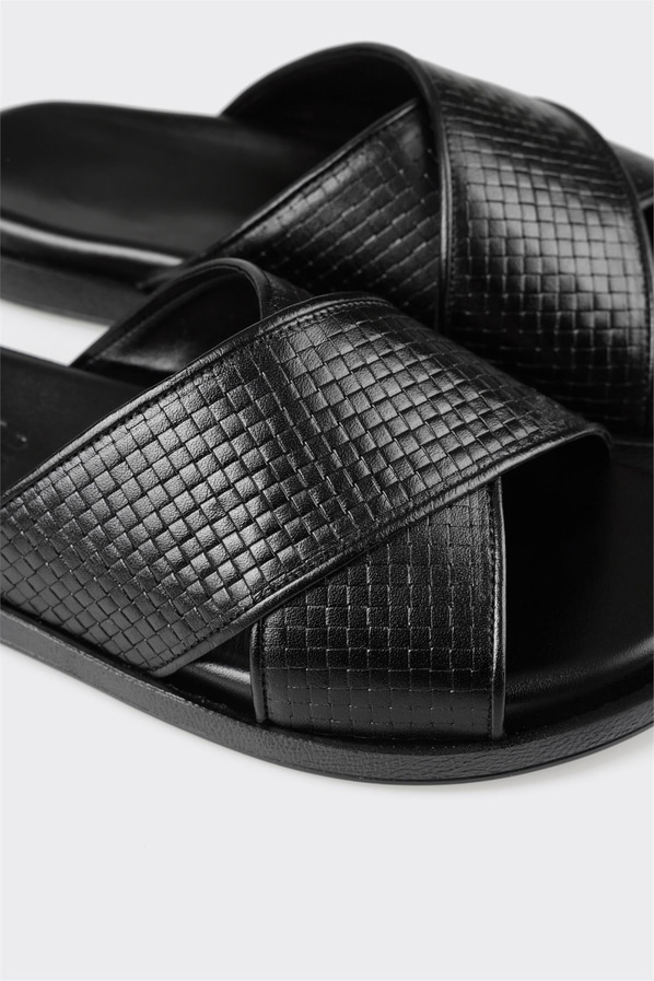 Siyah deri ve hasır dokulu erkek terlik, rahat kullanım için - Elle Shoes