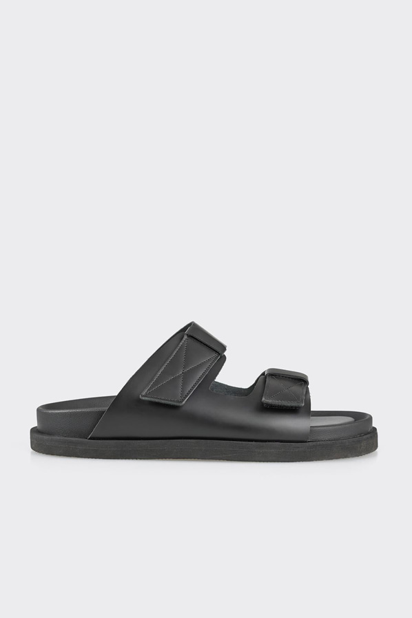 Siyah deri bantlı erkek terlik, rahat kullanım için - Elle Shoes