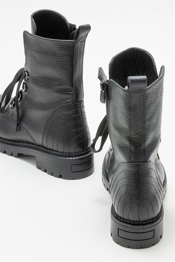 Siyah deri düz kadın bot, günlük kullanım için - Elle Shoes