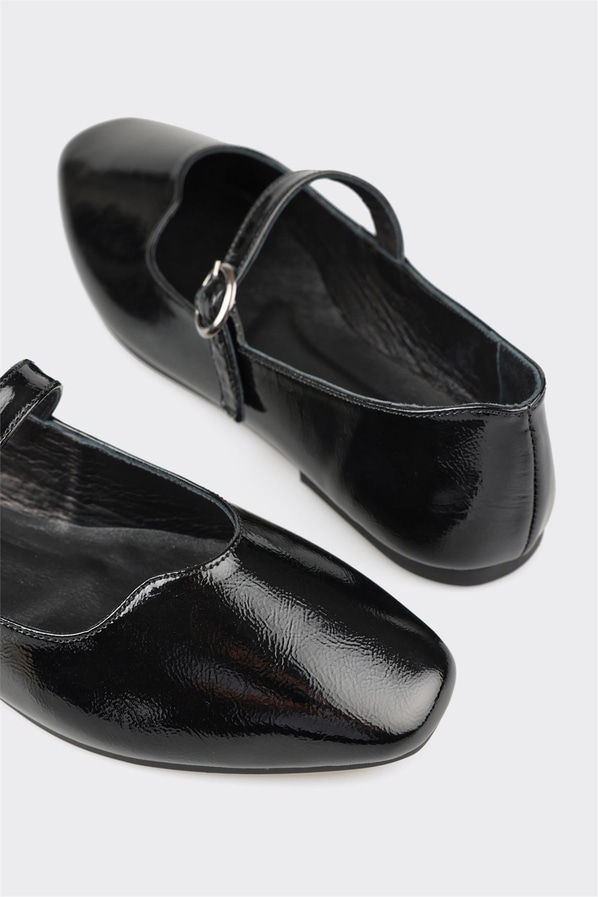Siyah deri kadın babet - Elle Shoes