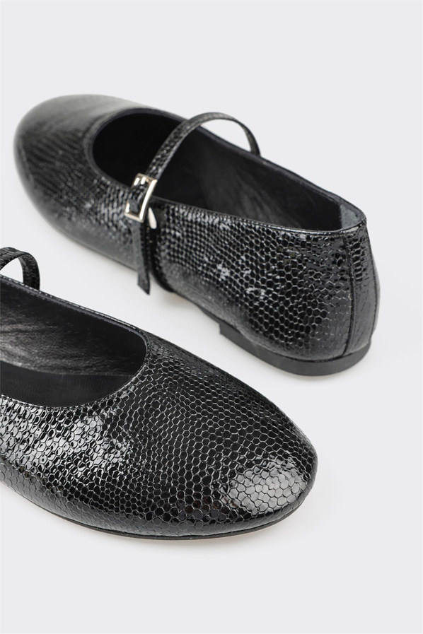 Siyah deri kadın babet, rahat kullanım için - Elle Shoes