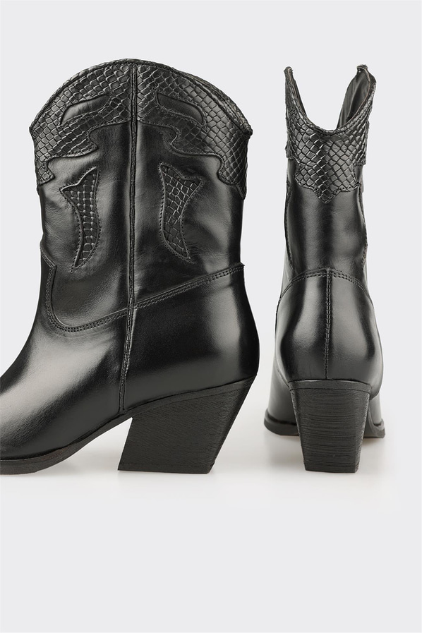 Siyah Deri Kadın Bot