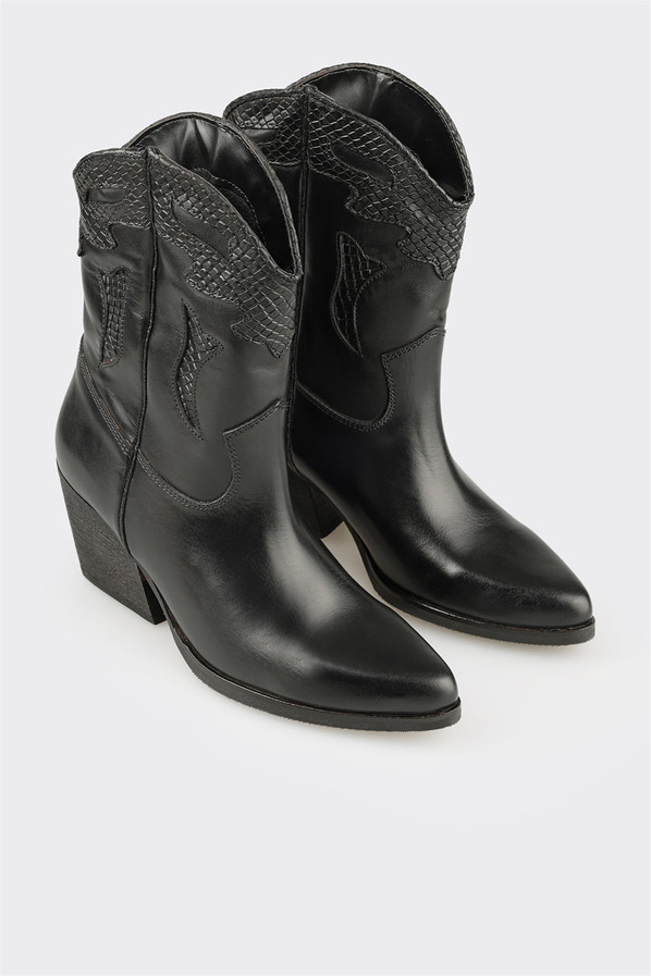 Siyah Deri Kadın Bot