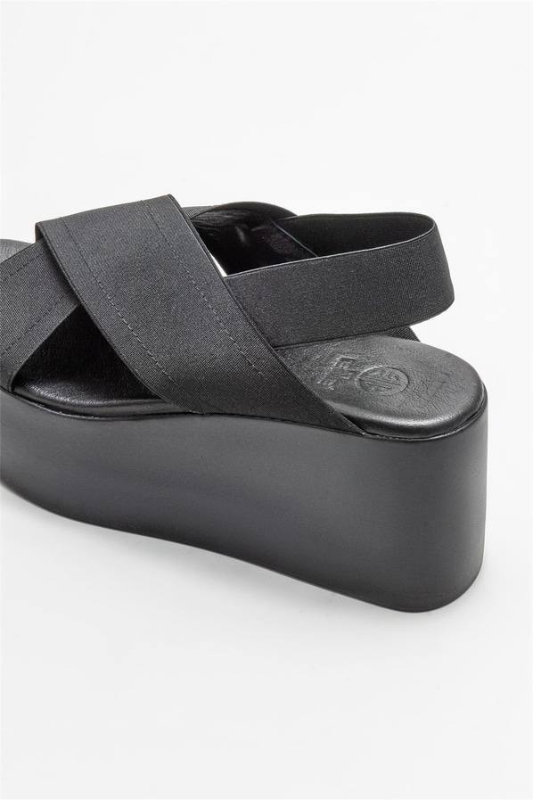 Siyah deri dolgu topuklu kadın sandalet - Elle Shoes