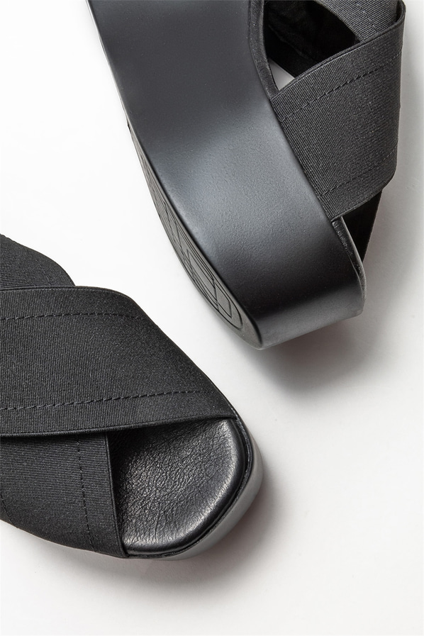 Siyah deri dolgu topuklu kadın sandalet - Elle Shoes