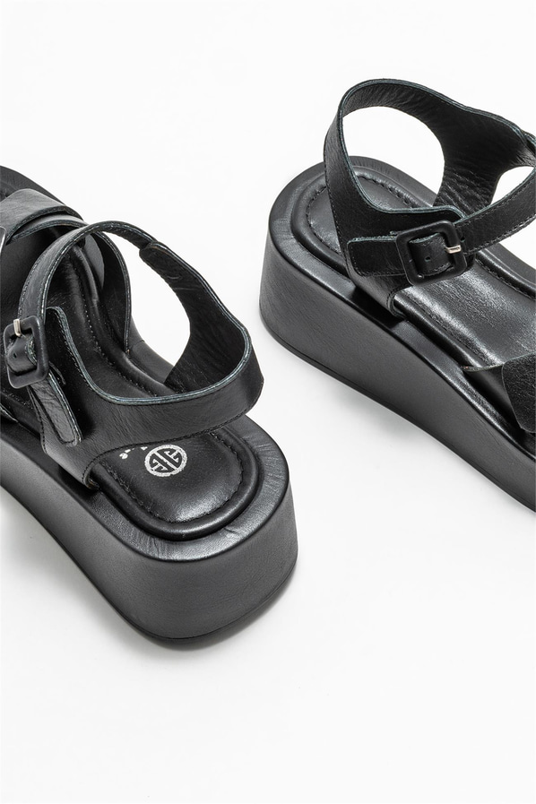 Siyah deri dolgu topuklu kadın sandalet - Elle Shoes