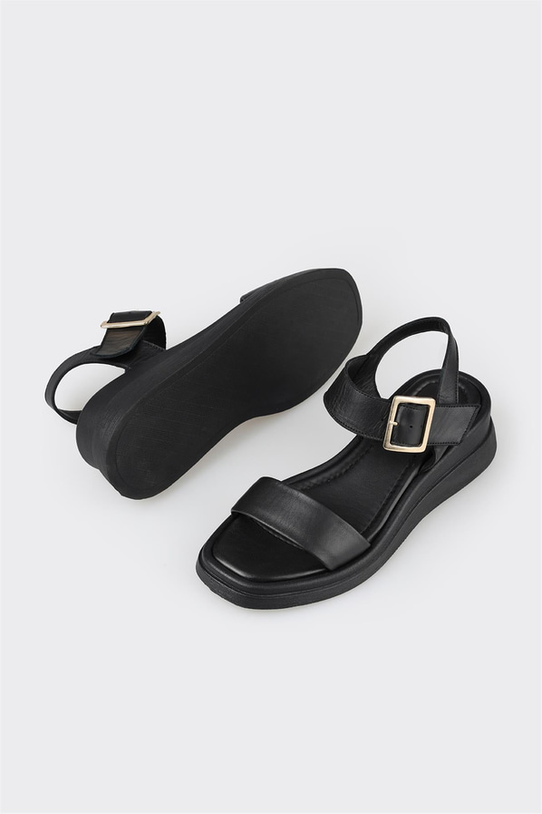 Siyah deri dolgu topuklu kadın sandalet, rahat kullanım için - Elle Shoes