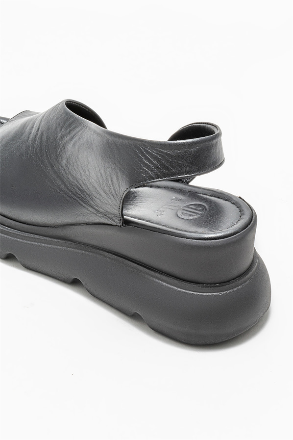 Siyah deri dolgu topuklu kadın sandalet - Elle Shoes