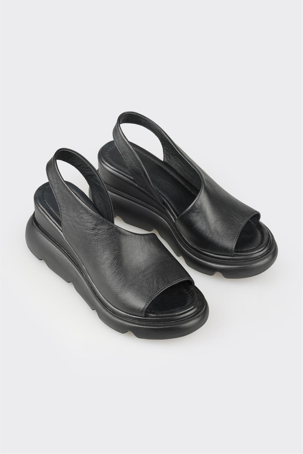 Siyah deri dolgu topuklu kadın sandalet, rahat kullanım için - Elle Shoes