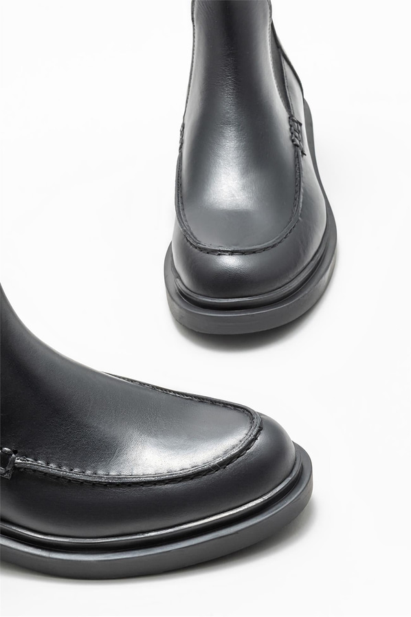 Siyah deri simli düz kadın chelsea bot, rahat kullanım için - Elle Shoes