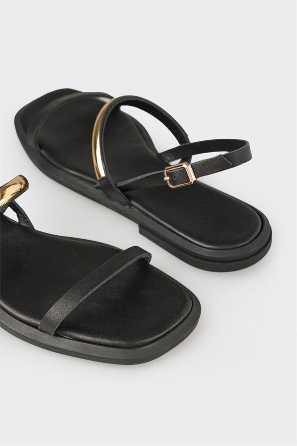 Siyah deri düz yumuşak dokulu kadın sandalet, rahat kullanım için - Elle Shoes