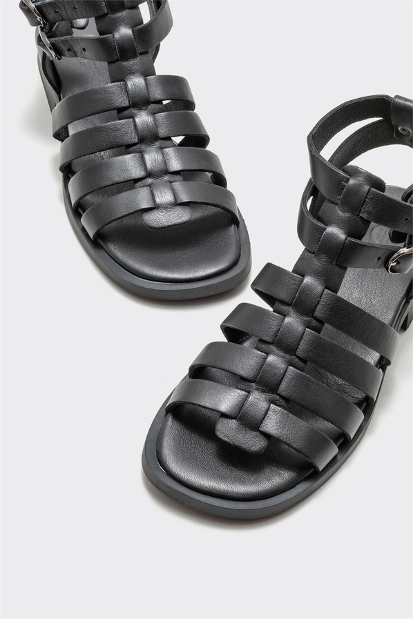 Siyah deri düz kadın sandalet, rahat kullanım için - Elle Shoes