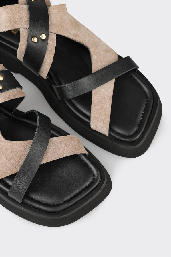 Siyah kahve deri düz kadın sandalet, rahat kullanım için - Elle Shoes