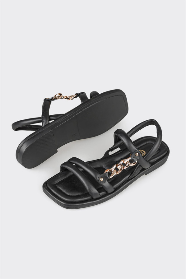 Siyah deri düz zincir detaylı kadın sandalet, rahat kullanım için - Elle Shoes
