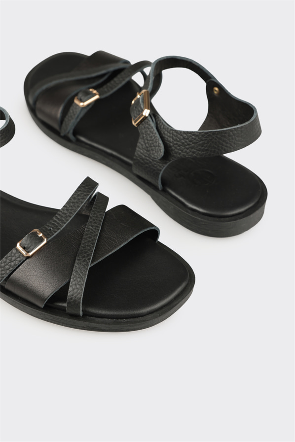 Siyah deri düz kadın sandalet - Elle Shoes