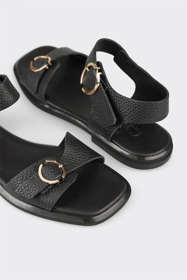 Siyah deri düz kadın sandalet, ofis stili için - Elle Shoes