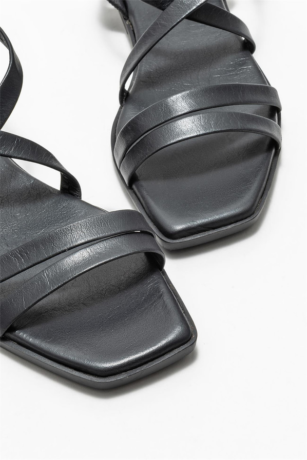 Siyah deri düz kadın sandalet - Elle Shoes