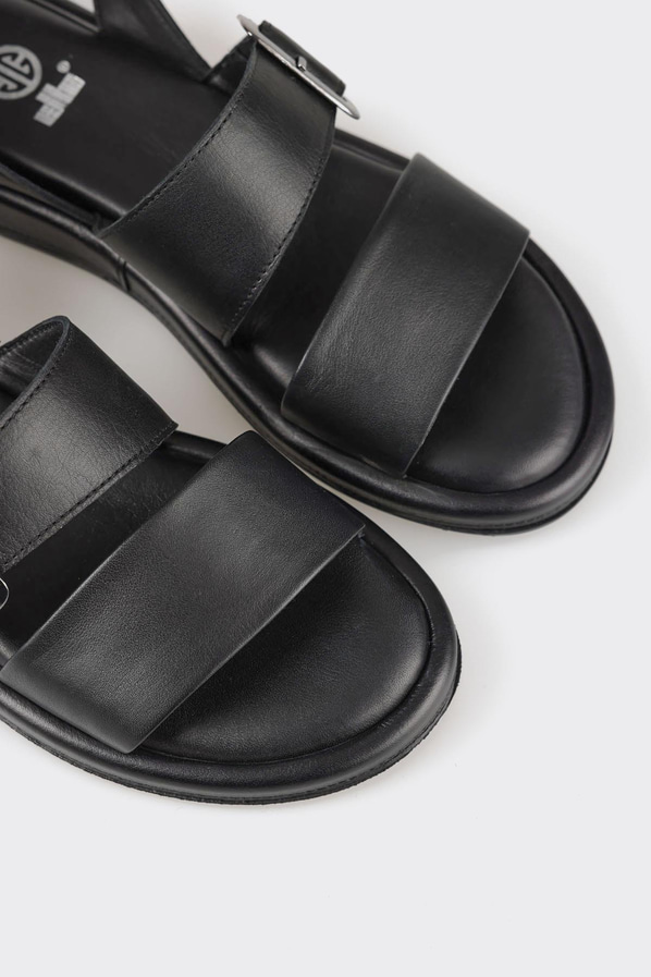 Siyah deri düz bantlı kadın sandalet, rahat kullanım için - Elle Shoes