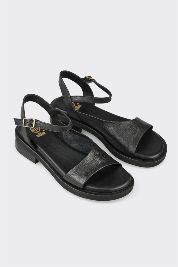 Siyah deri düz örgü dokulu kadın sandalet, ofis stili için - Elle Shoes