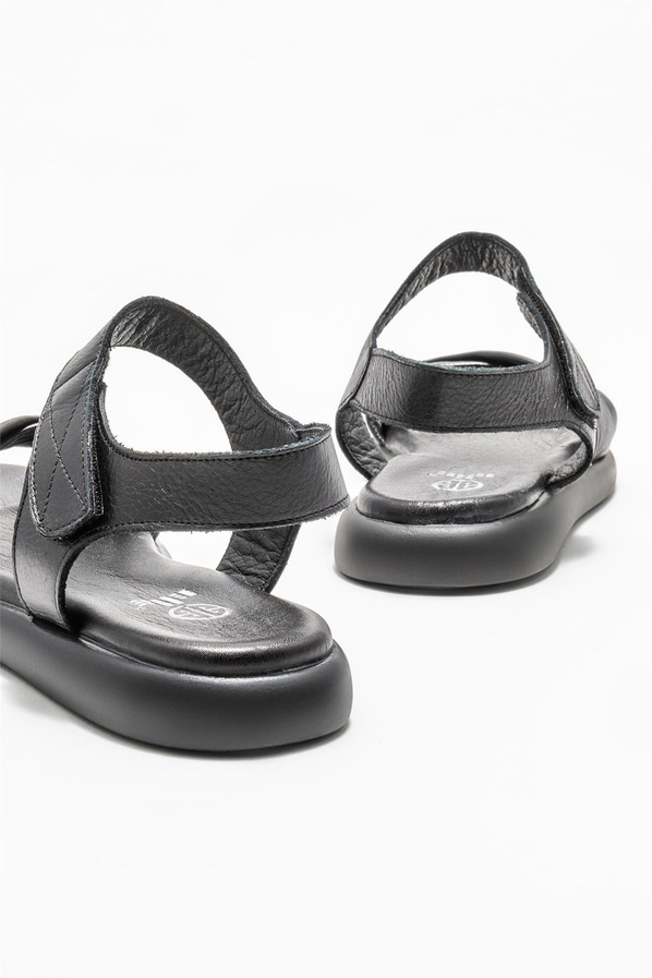 Siyah deri düz kadın sandalet - Elle Shoes