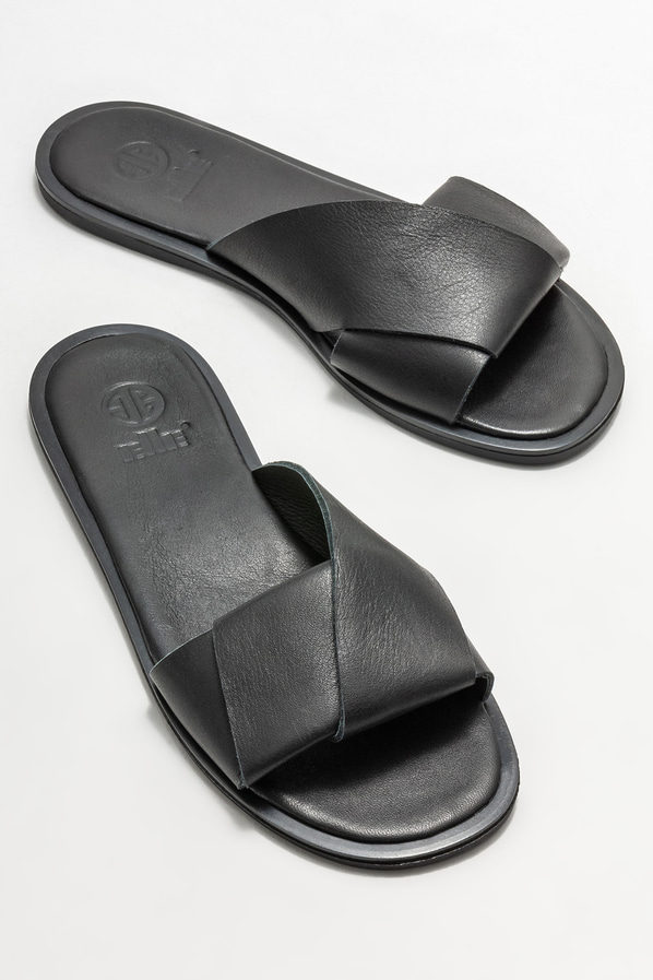 Siyah deri düz kadın terlik - Elle Shoes