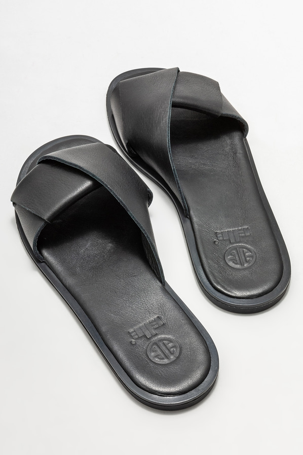 Siyah deri düz kadın terlik - Elle Shoes
