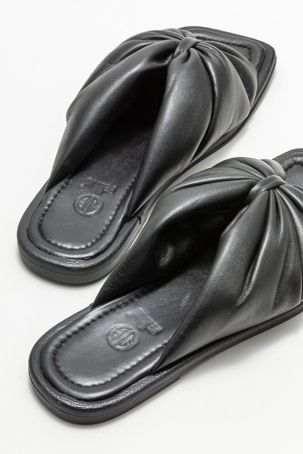 Siyah deri düz kadın terlik - Elle Shoes