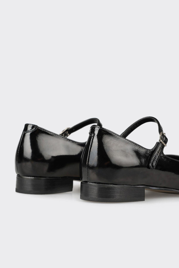 Siyah deri ve rugan kadın babet, ofis stili için - Elle Shoes