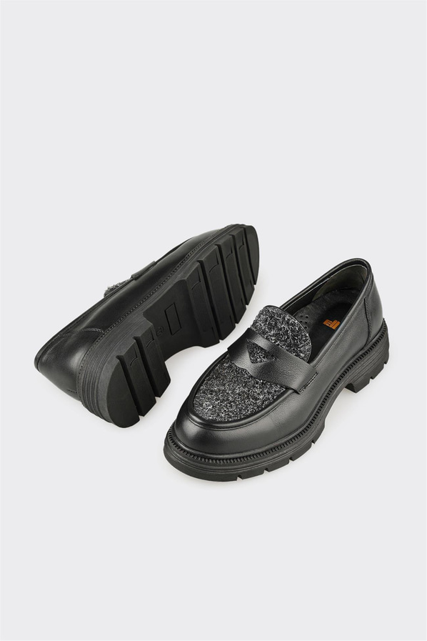 Siyah Deri Kadın Günlük Ayakkabı