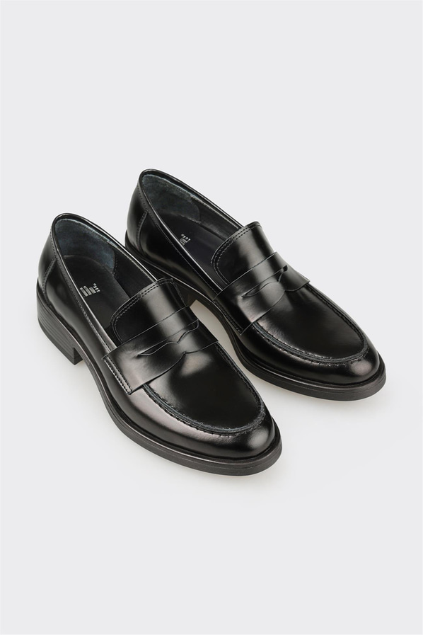 Siyah Deri Kadın Günlük Ayakkabı