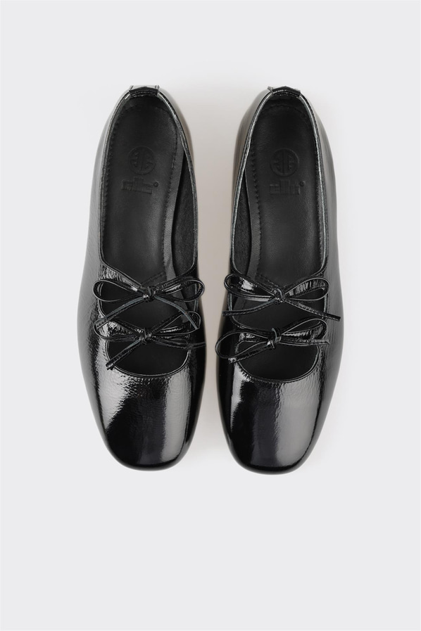 Siyah deri kadın babet, günlük kullanım için - Elle Shoes