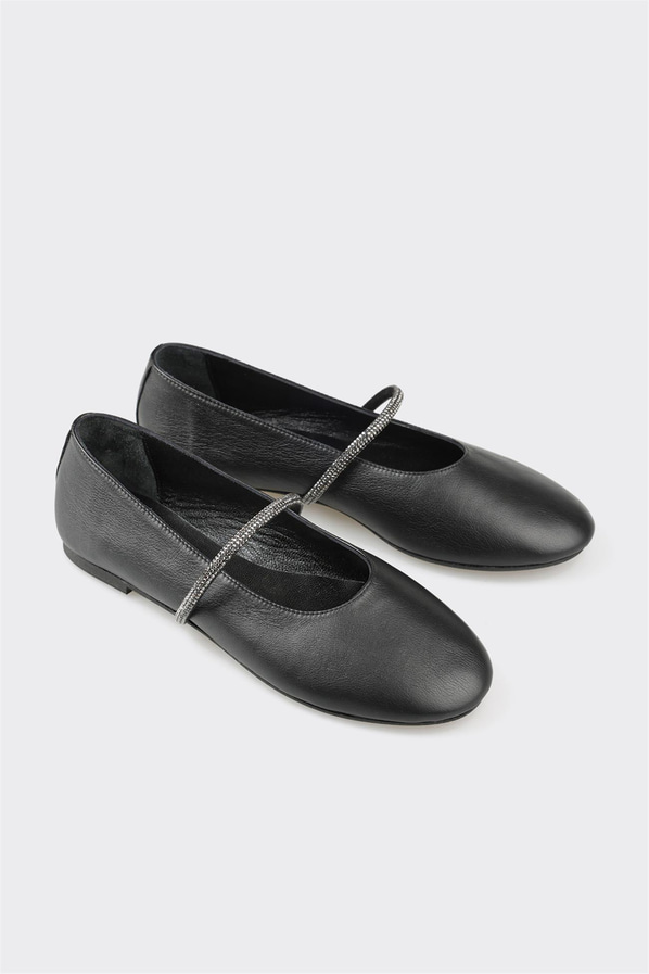 Siyah deri kadın babet, rahat kullanım için - Elle Shoes