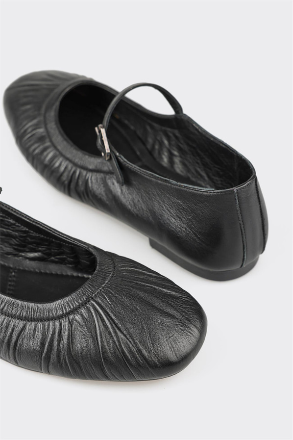 Siyah deri kadın babet, günlük kullanım için - Elle Shoes