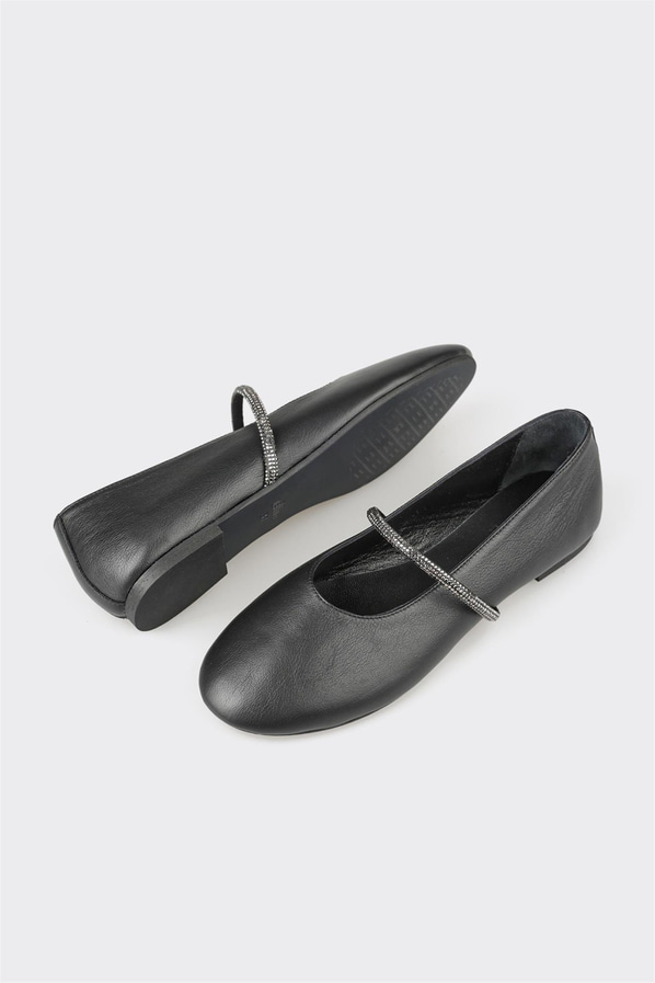 Siyah deri kadın babet, rahat kullanım için - Elle Shoes