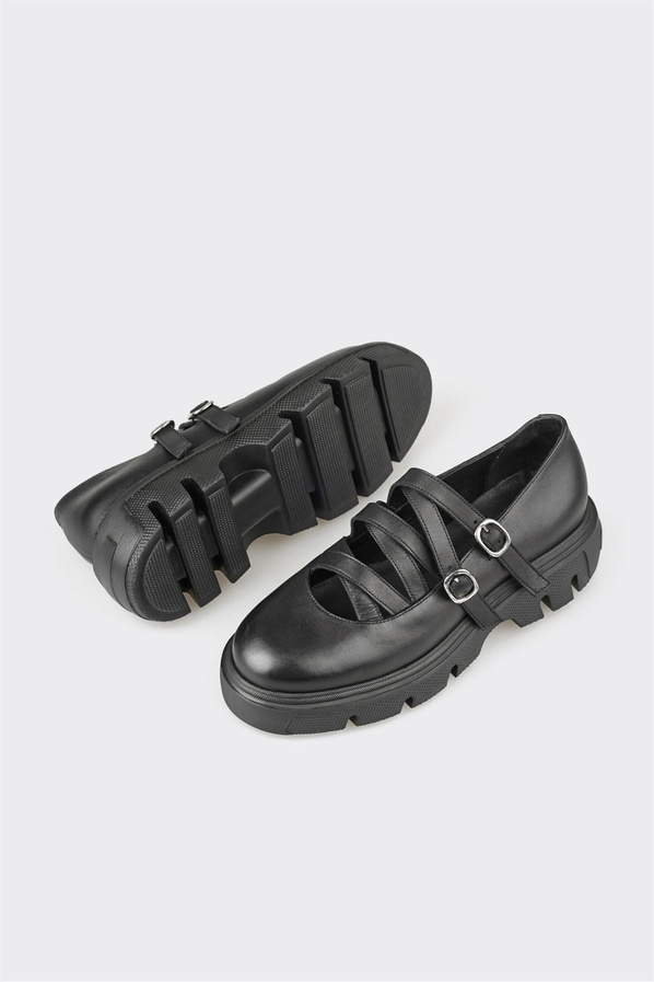 Siyah deri kadın düz ayakkabı, rahat kullanım için - Elle Shoes